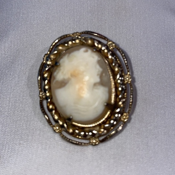 Vintage Carved shell cameo brooch pin - Picture 3 of 4